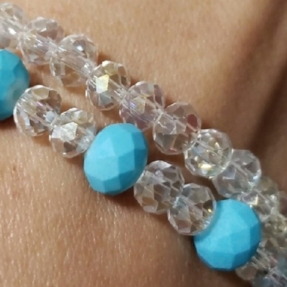 CRYSTAL WHITE AND BLUE BEAD STRETCH BRACELET HANDMADE - Picture 2 of 6